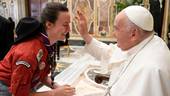 Il Papa: una società fraterna si costruisce con l’alleanza tra giovani e anziani