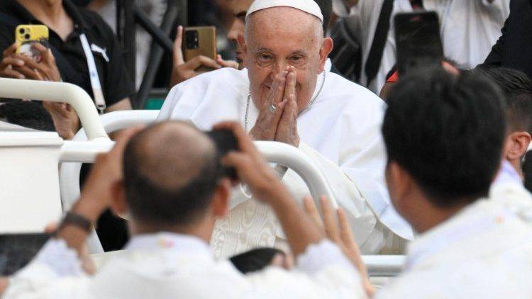 Le parole del Papa nella Messa celebrata allo stadio Gelora Bung Karno 